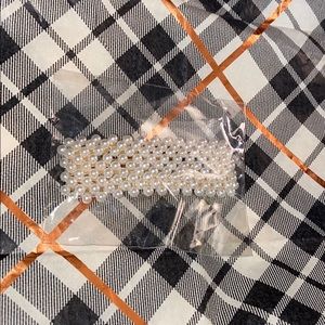 Alana Barrette  - @bitchylilthings - Pearl